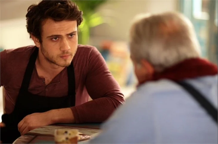 Hazal Kaya ve Aras Bulut İynemli, İzzet Çapa'ya konuştu!