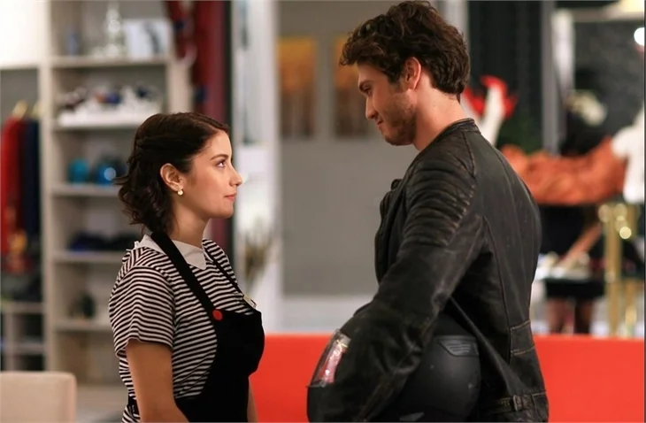 Hazal Kaya ve Aras Bulut İynemli, İzzet Çapa'ya konuştu!