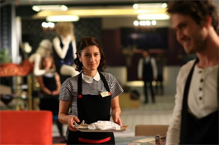 Hazal Kaya ve Aras Bulut İynemli, İzzet Çapa'ya konuştu!