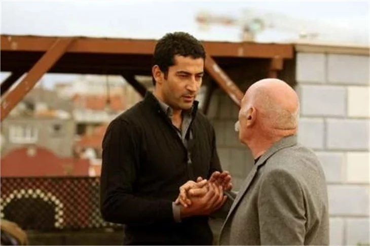 Kenan İmirzalıoğlu, Tuncel Kurtiz'i unutmadı