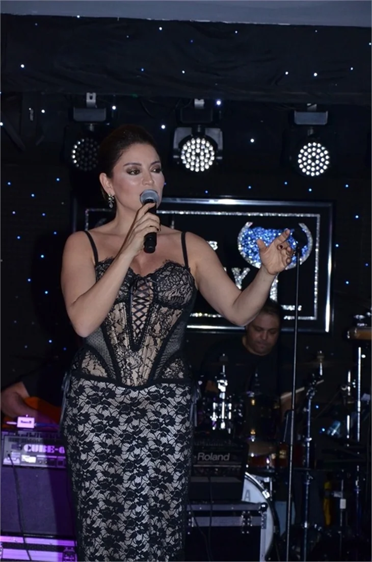 Aşkın Nur Yengi'den müthiş performans!