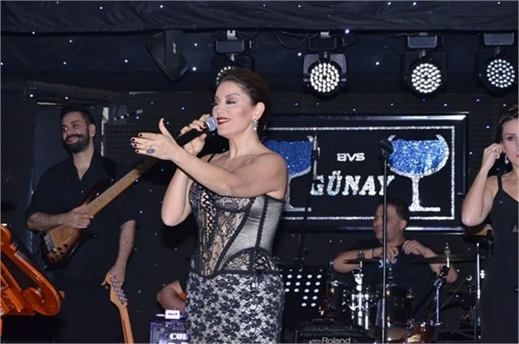Aşkın Nur Yengi'den müthiş performans!