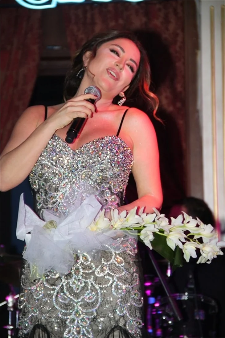 Aşkın Nur Yengi'den müthiş performans!