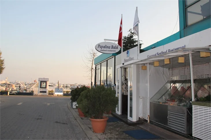 Marina'nın en popüler restoranlarından; "Papalina"