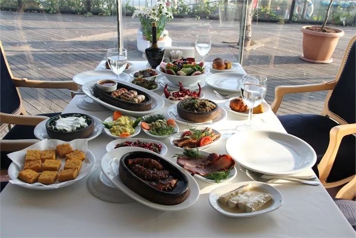 Marina'nın en popüler restoranlarından; "Papalina"