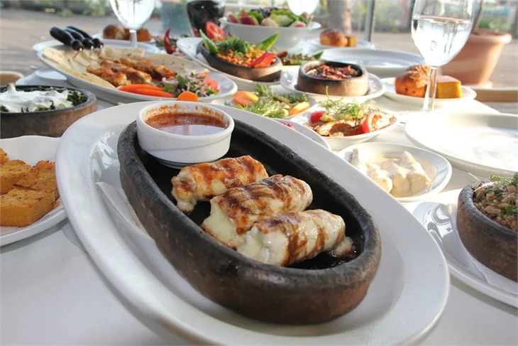 Marina'nın en popüler restoranlarından; "Papalina"