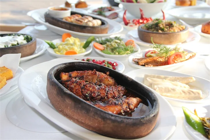 Marina'nın en popüler restoranlarından; "Papalina"