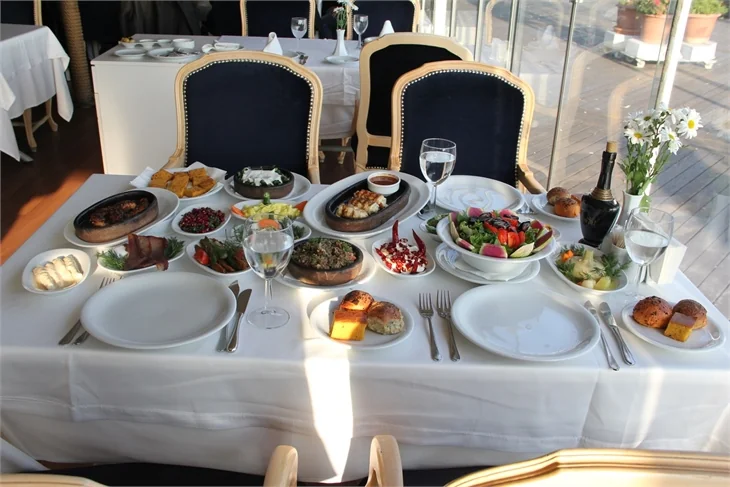 Marina'nın en popüler restoranlarından; "Papalina"