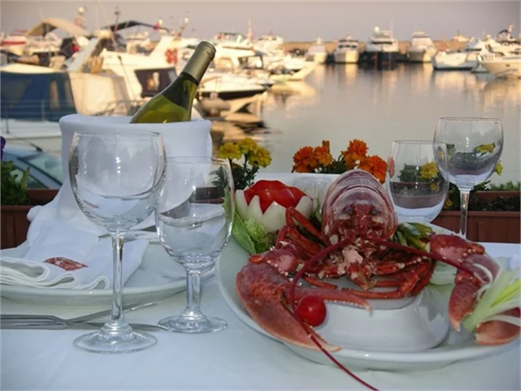 Marina'nın en popüler restoranlarından; "Papalina"