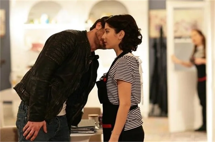 Hazal Kaya'nın Maral pozları!