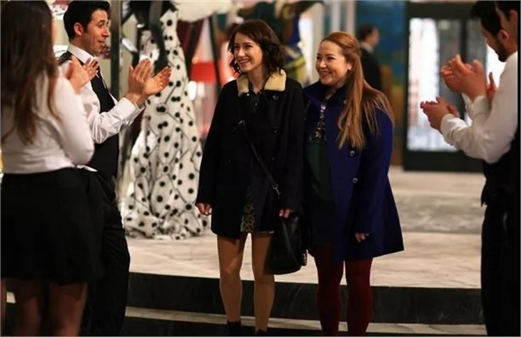 Hazal Kaya'nın Maral pozları!