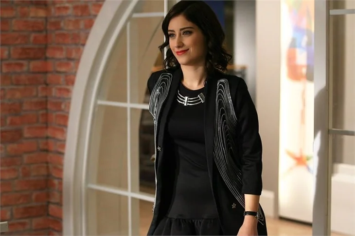 Hazal Kaya'nın Maral pozları!