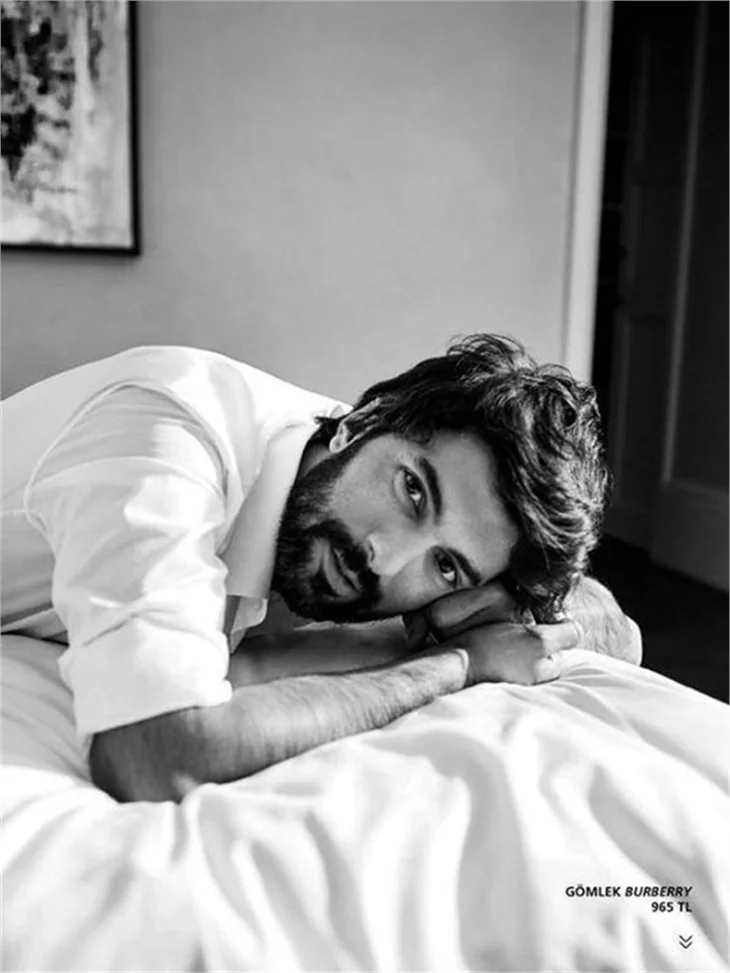 Engin Akyürek'ten olay yaratacak pozlar!