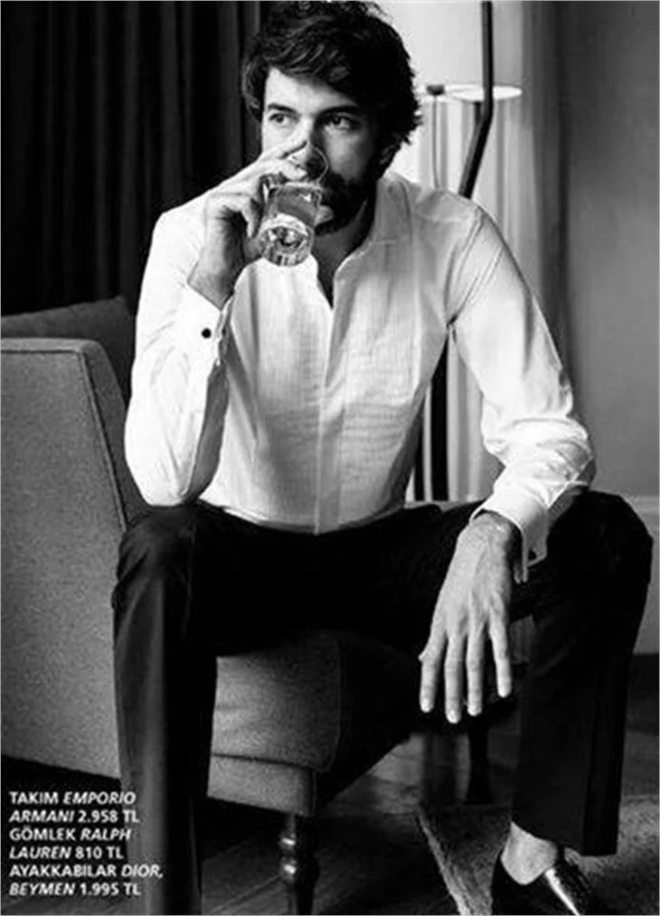 Engin Akyürek'ten olay yaratacak pozlar!
