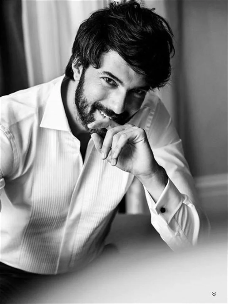 Engin Akyürek'ten olay yaratacak pozlar!