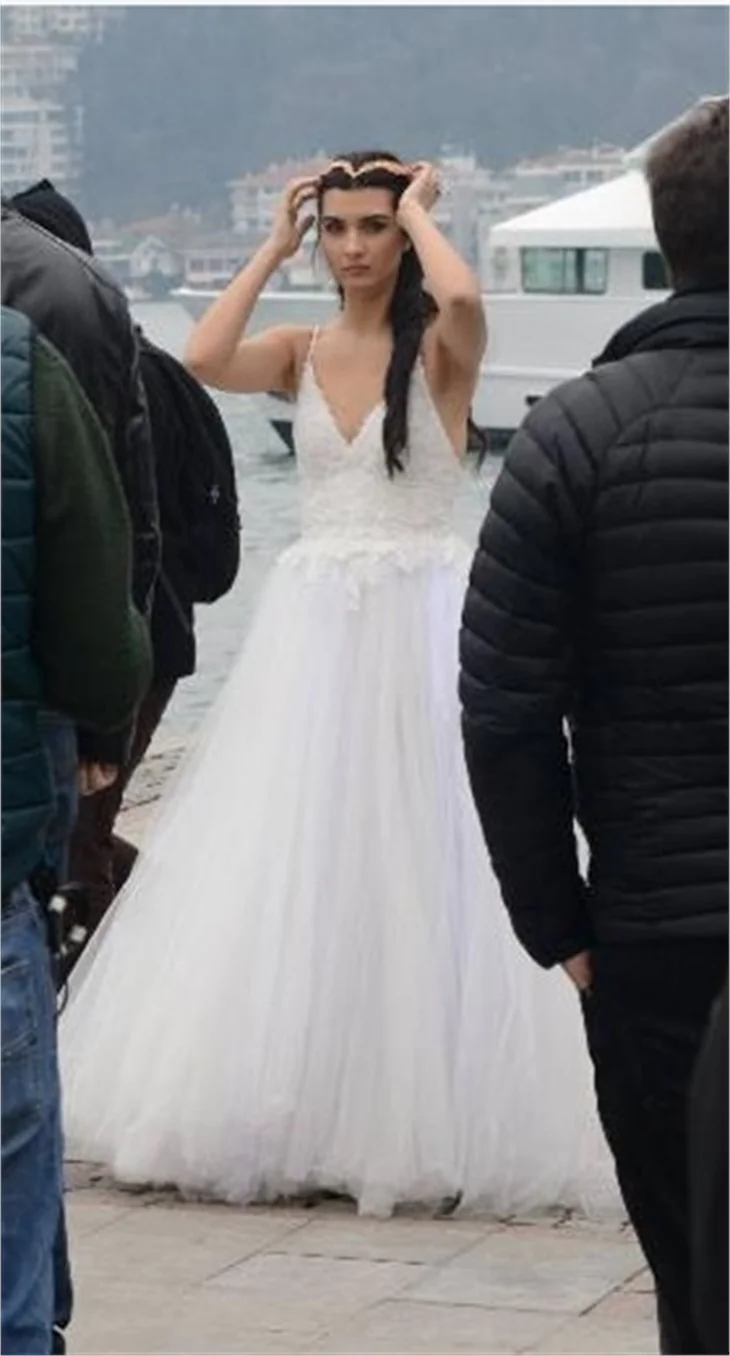 Tuba Büyüküstün'ün Arap hayranları seti bastı!