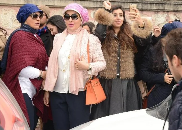 Tuba Büyüküstün'ün Arap hayranları seti bastı!