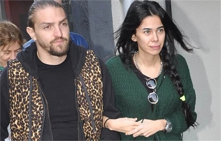 Caner Erkin resti çekti Asena Erkin resimleri sildi!