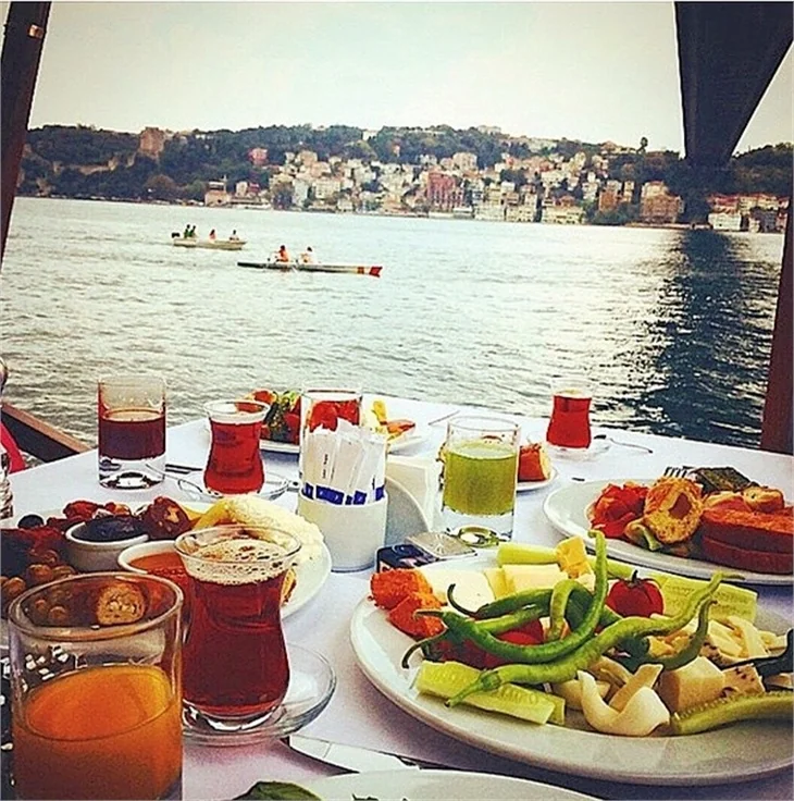 İstanbul manzarası Lacivert'te ayaklarınızın altında