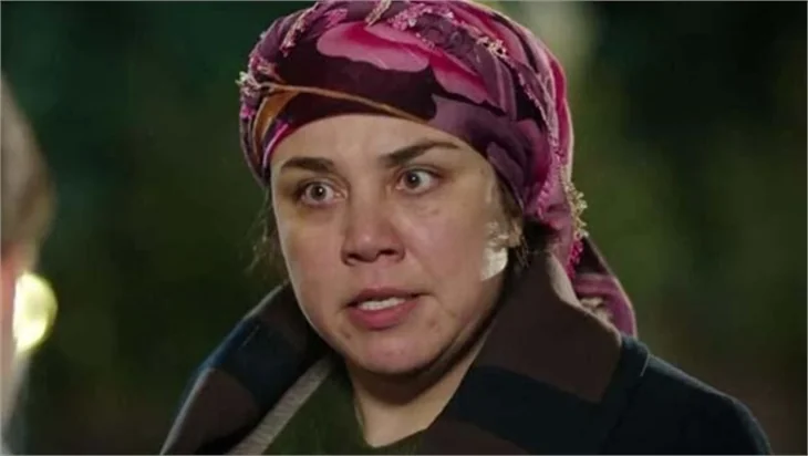 "Yeşim Ceren Bozoğlu rol arkadaşının yüzüne tükürdü"