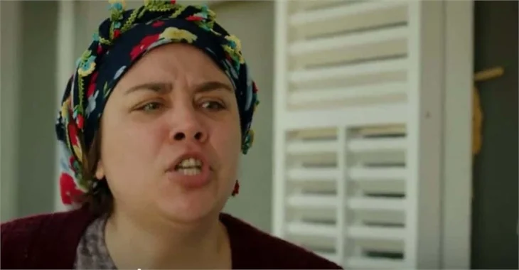 "Yeşim Ceren Bozoğlu rol arkadaşının yüzüne tükürdü"