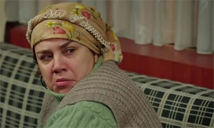"Yeşim Ceren Bozoğlu rol arkadaşının yüzüne tükürdü"