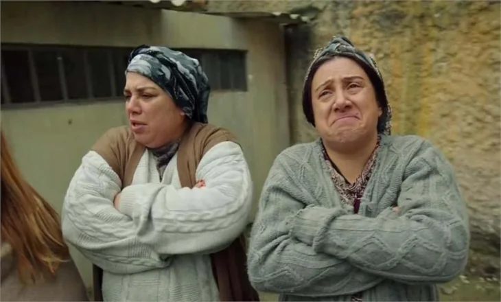 "Yeşim Ceren Bozoğlu rol arkadaşının yüzüne tükürdü"
