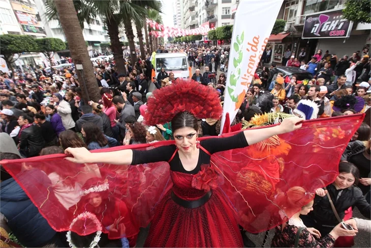 Ünlüler Adana'ya akın etti!