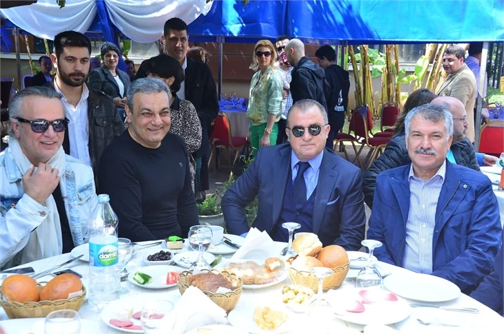 Ünlüler Adana'ya akın etti!