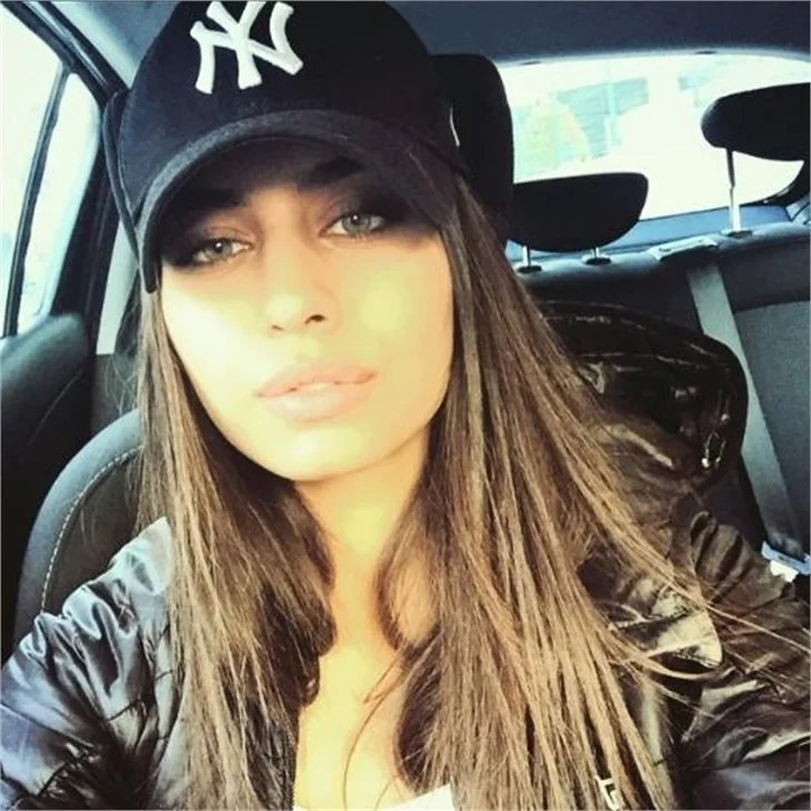 Amine Gülşe kimdir?