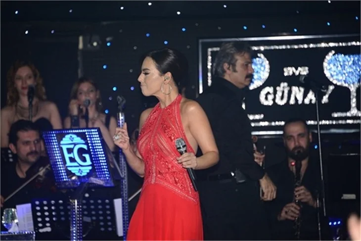 Ebru Gündeş: Alkışı çok severim