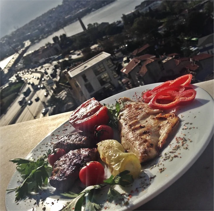 Adalı Meyhane'de aradığınızı bulacaksınız