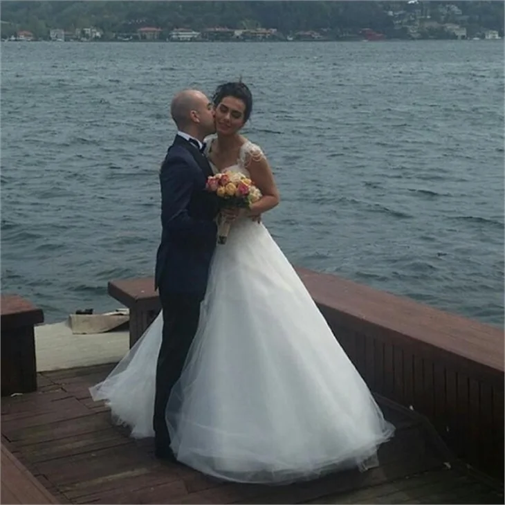 Nur Bozar evlendi!