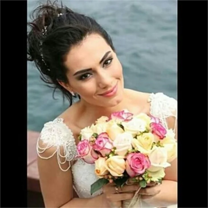 Nur Bozar evlendi!
