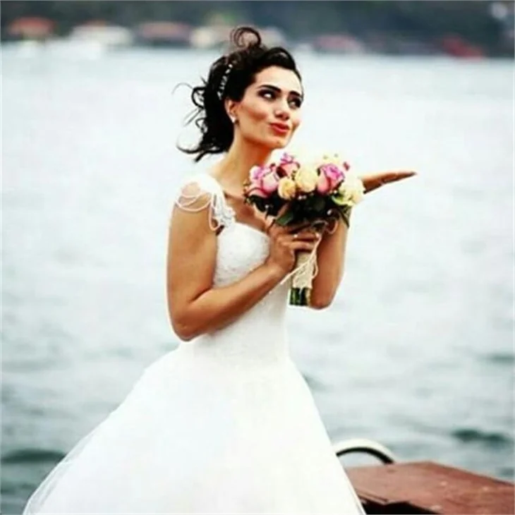 Nur Bozar evlendi!