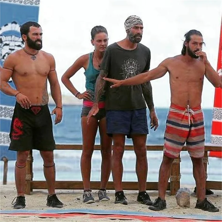Survivor Özlem: Hilmicem konuşmak için Turabi'den izin alıyor