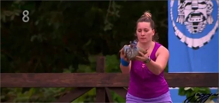 Survivor Özlem: Hilmicem konuşmak için Turabi'den izin alıyor
