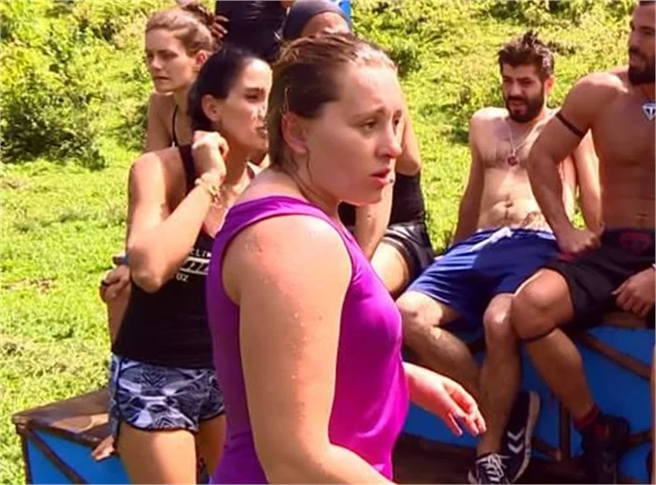 Survivor Özlem: Hilmicem konuşmak için Turabi'den izin alıyor