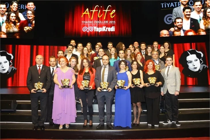 19. Afife Tiyatro Ödülleri Töreni'nde şıklık yarışı!