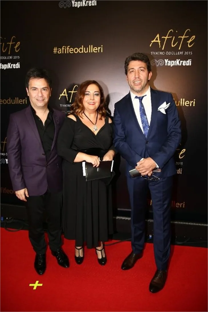 19. Afife Tiyatro Ödülleri Töreni'nde şıklık yarışı!