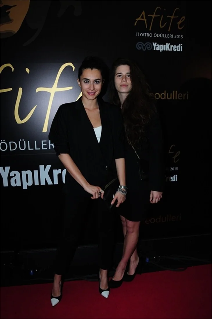 19. Afife Tiyatro Ödülleri Töreni'nde şıklık yarışı!