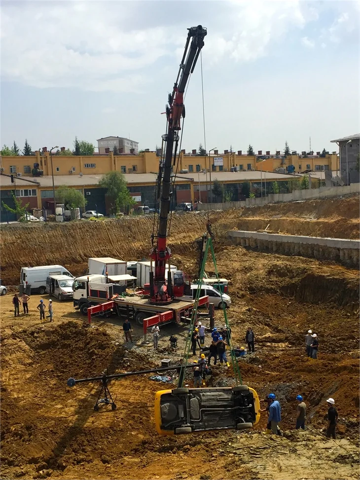 Paramparça'da 350 bin liralık sahne!