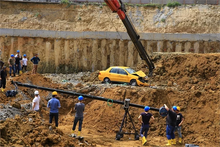 Paramparça'da 350 bin liralık sahne!