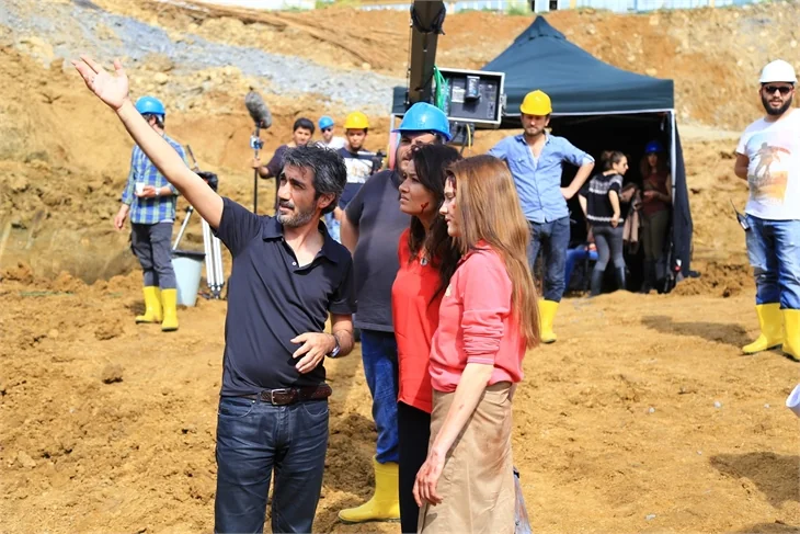 Paramparça'da 350 bin liralık sahne!