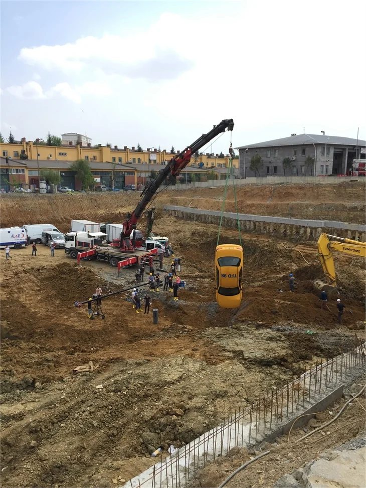 Paramparça'da 350 bin liralık sahne!