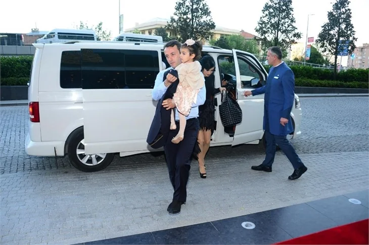 Selçuk Şahin'in düğününde şıklık yarışı!