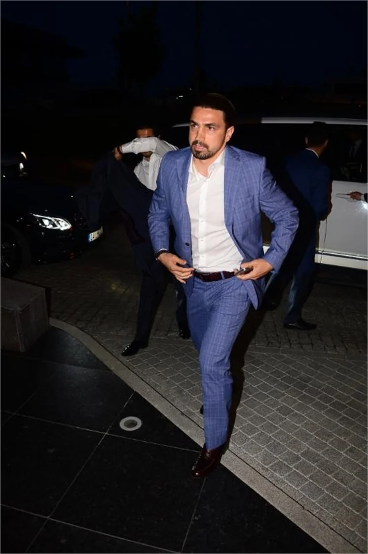 Selçuk Şahin'in düğününde şıklık yarışı!
