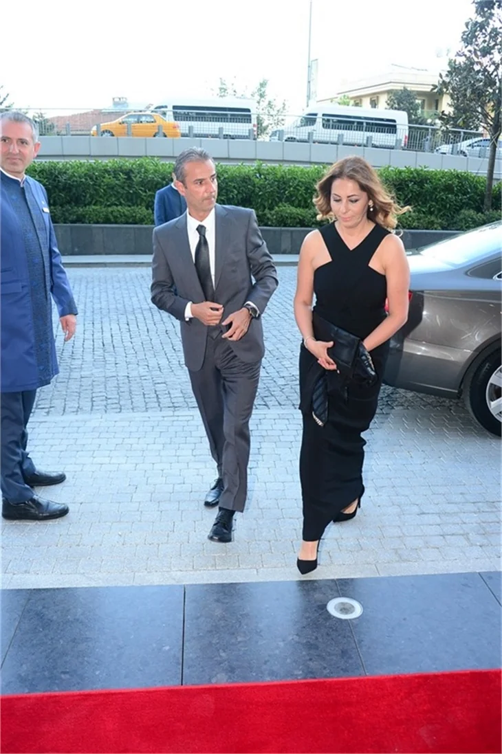 Selçuk Şahin'in düğününde şıklık yarışı!