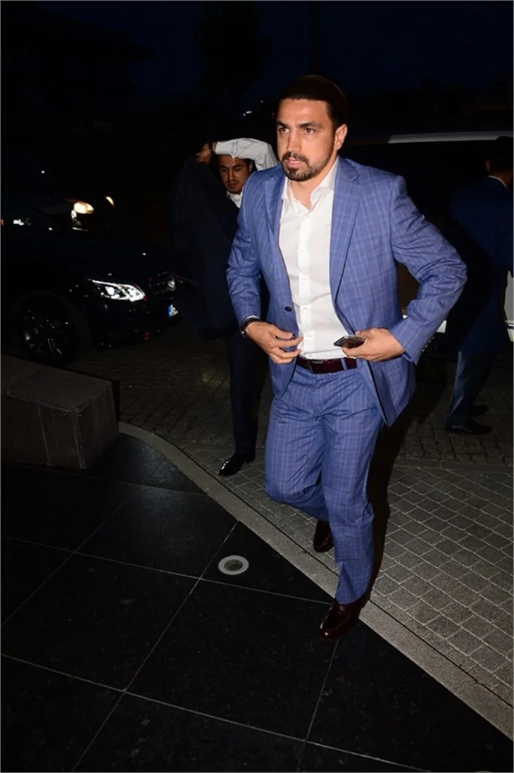 Selçuk Şahin'in düğününde şıklık yarışı!