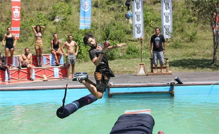Survivor'a kim veda etti?